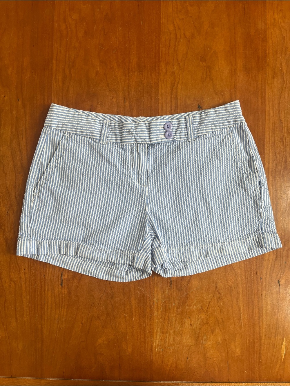 Vineyard Vines Blue and White Stripe Cotton Seersucker Women's Shorts Size 4.